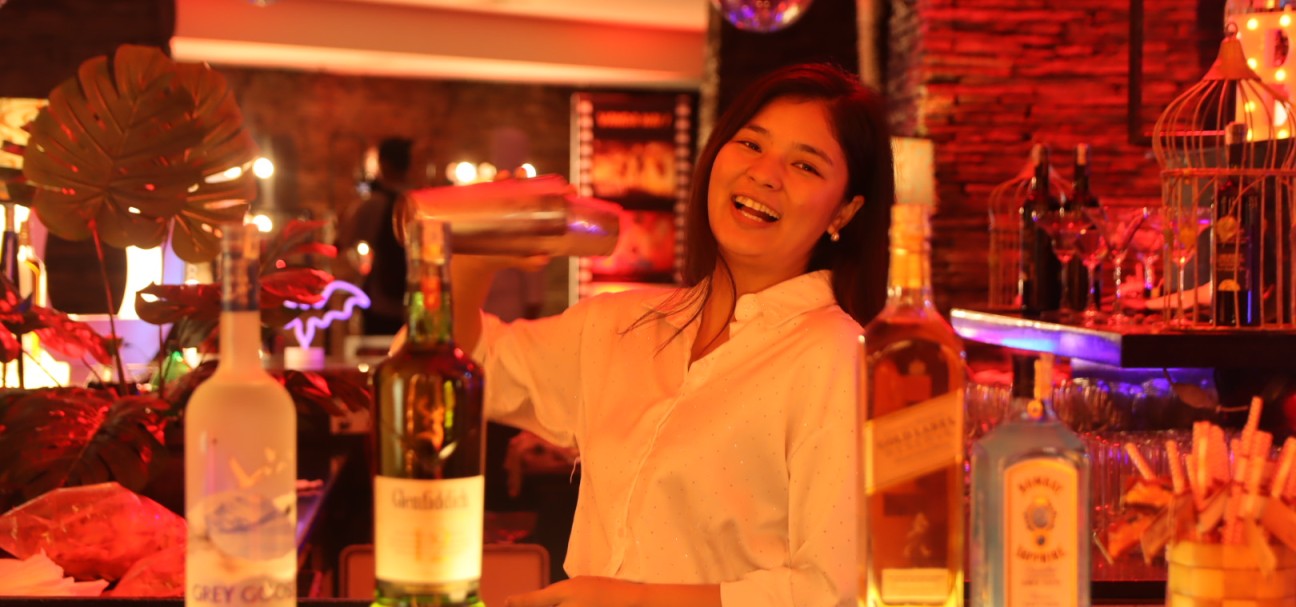 Hire a Professional Bartender